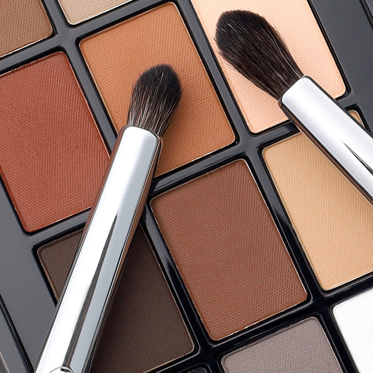 S33 - Medium Tapered Eye Contour Brush