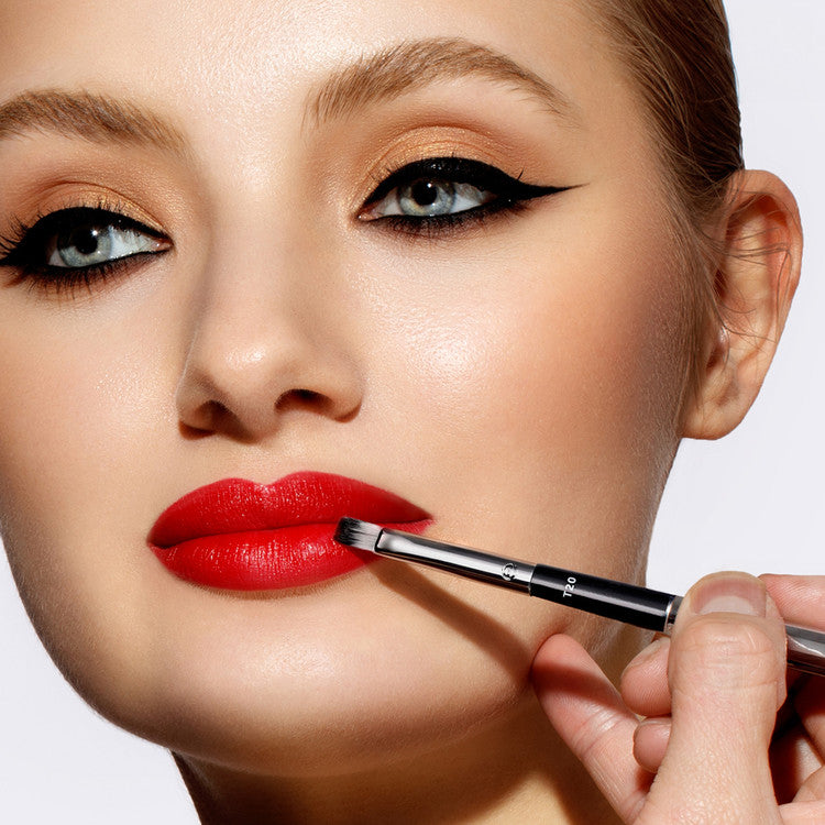 T20 - Retractable Lip Brush