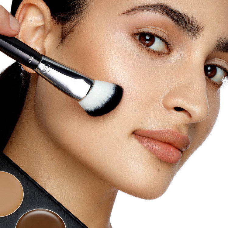 T47 - Angled Foundation Brush